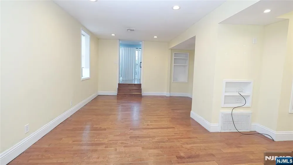 186 School Street Northvale, NJ 07647