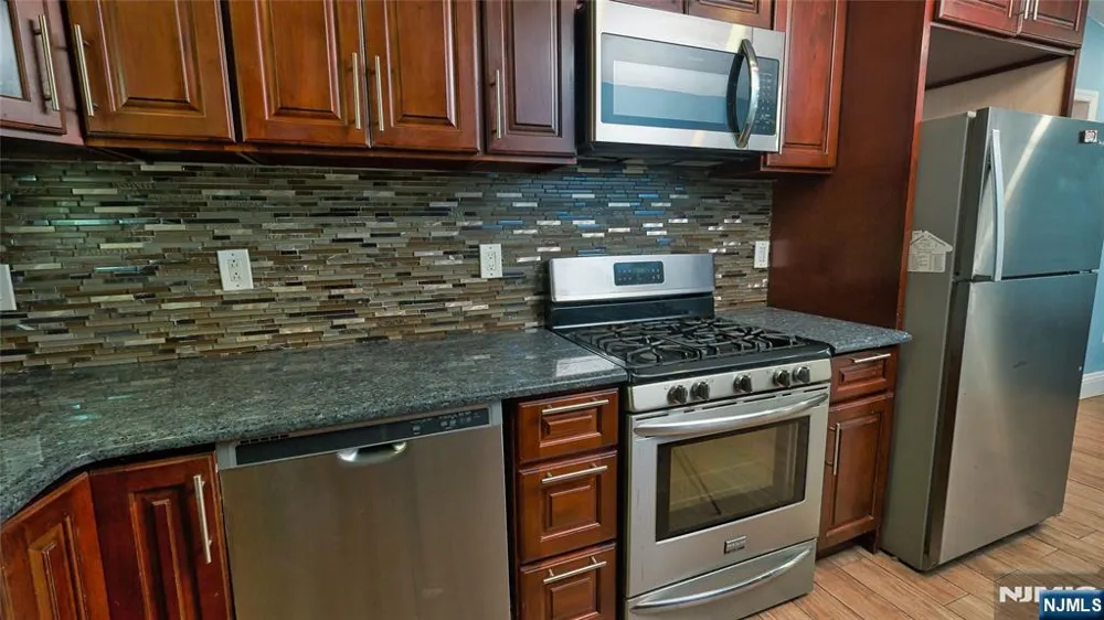 186 School Street Northvale, NJ 07647
