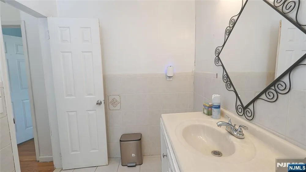 186 School Street Northvale, NJ 07647