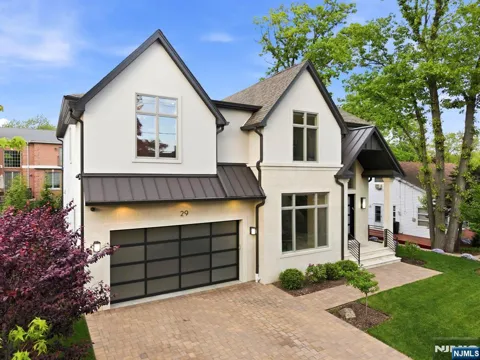 29 Roslyn Avenue