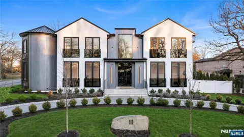 11 Roberts Road