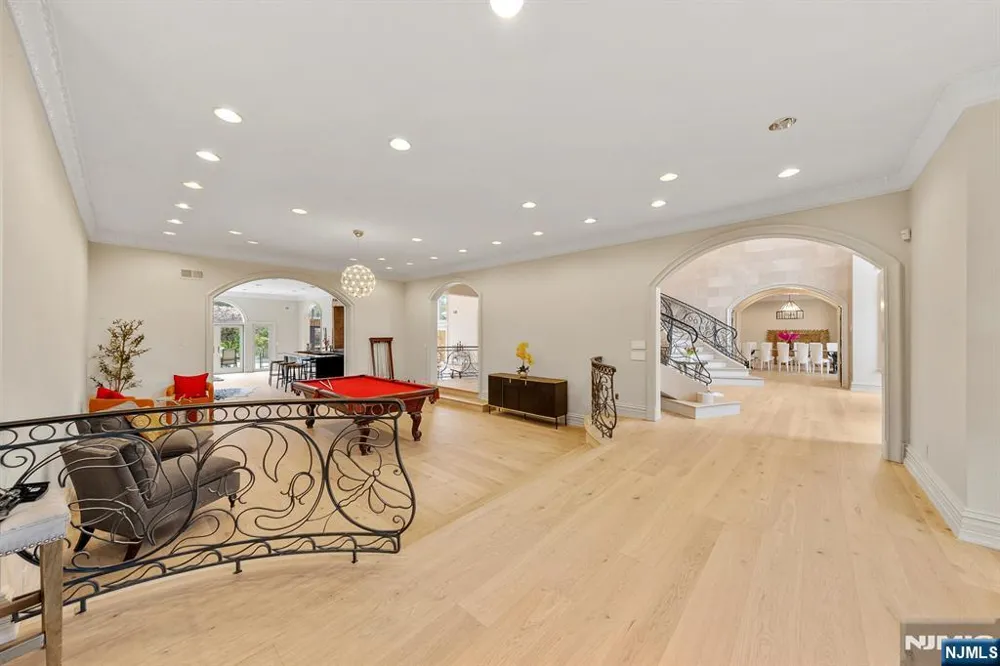 142 Hoover Drive Cresskill, NJ 07626