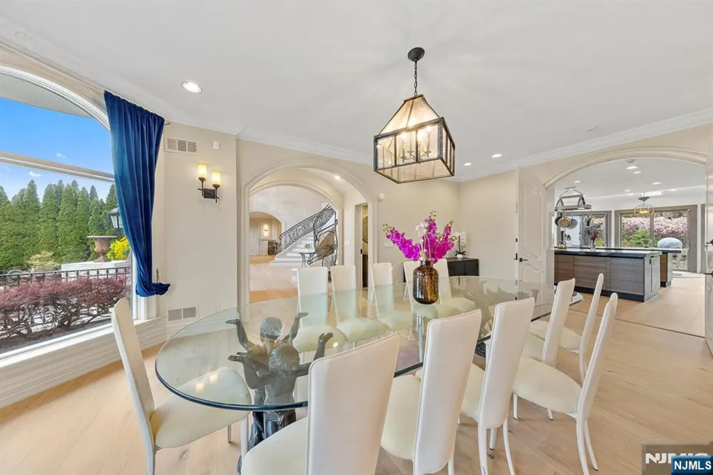 142 Hoover Drive Cresskill, NJ 07626