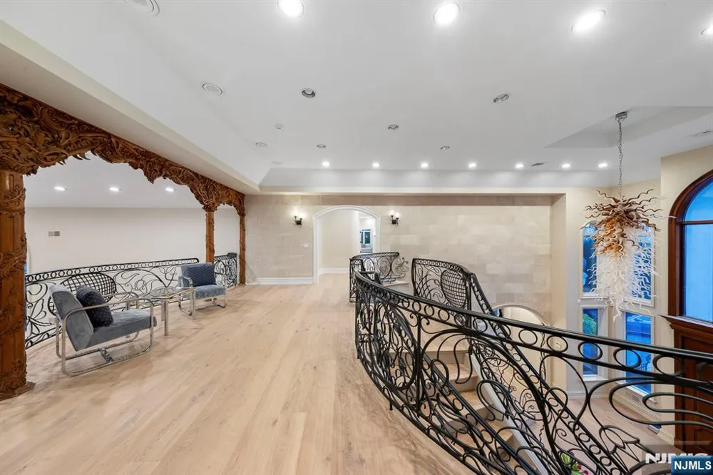 142 Hoover Drive Cresskill, NJ 07626