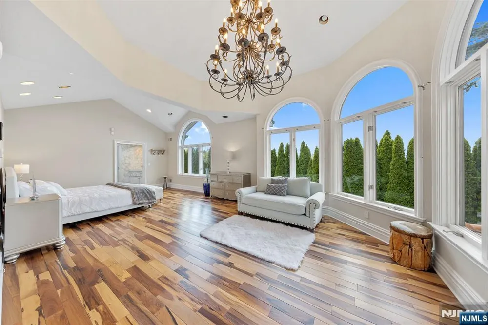 142 Hoover Drive Cresskill, NJ 07626