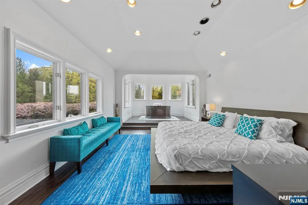 142 Hoover Drive Cresskill, NJ 07626