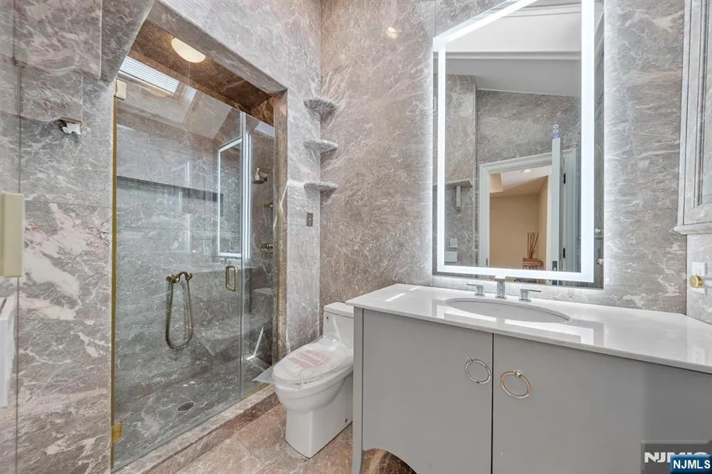 142 Hoover Drive Cresskill, NJ 07626
