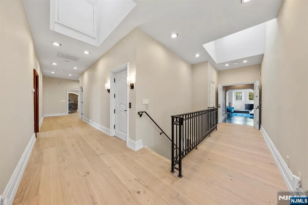 142 Hoover Drive Cresskill, NJ 07626