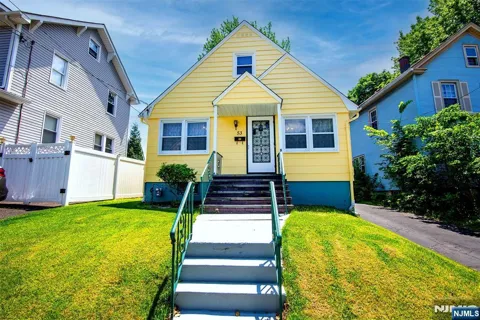 53 Sunnyside Avenue