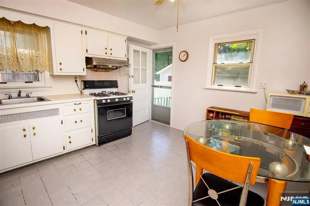 53 Sunnyside Avenue Dumont, NJ 07628