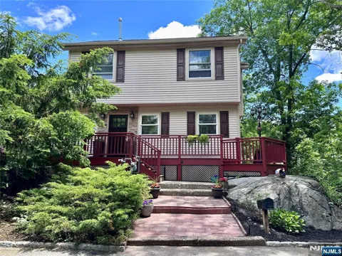 13 Oak Street