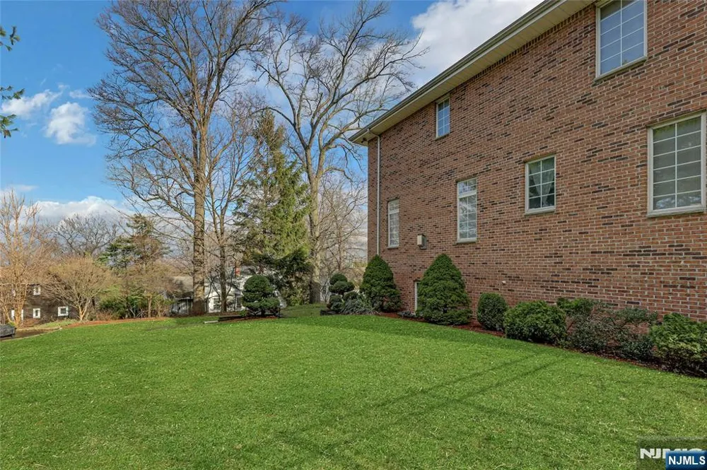 411 Fairway Drive Leonia, NJ 07605
