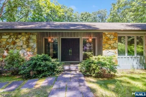 6 Green Hills Road