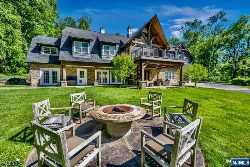 3 Laurel Lane Chester Township, NJ 07930