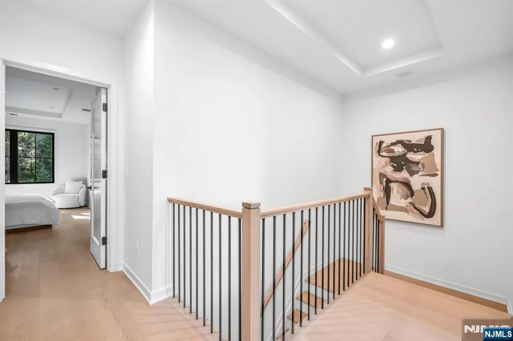 5 Fey Place Oradell, NJ 07649