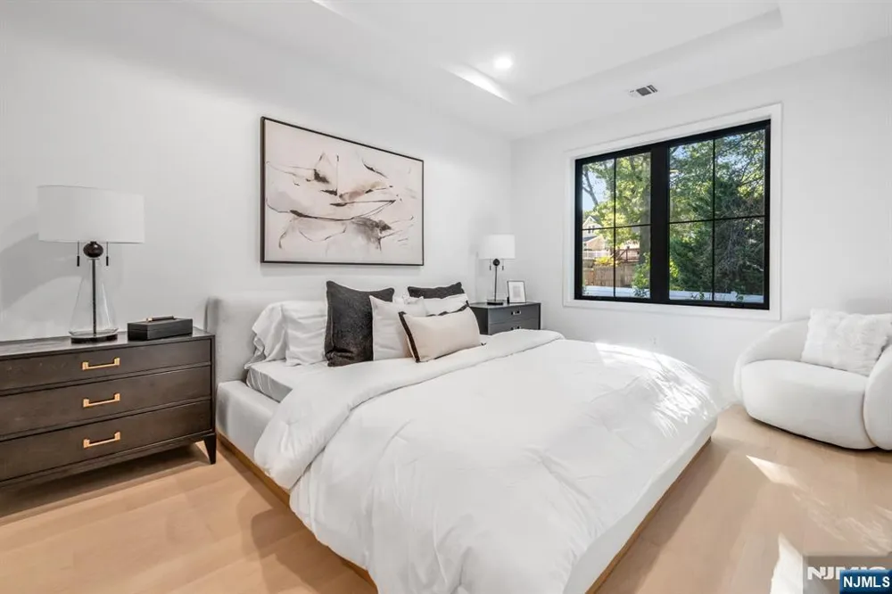 5 Fey Place Oradell, NJ 07649