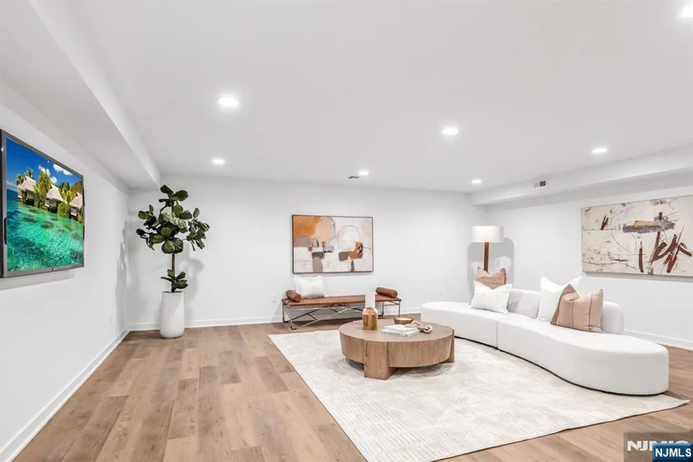 5 Fey Place Oradell, NJ 07649