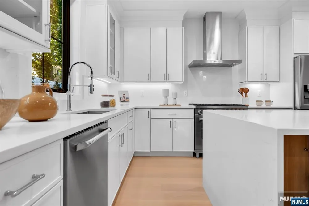 5 Fey Place Oradell, NJ 07649