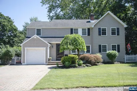 22 Warren Road