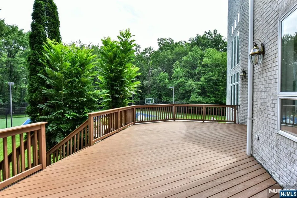 20 Burning Hollow Road Saddle River, NJ 07458