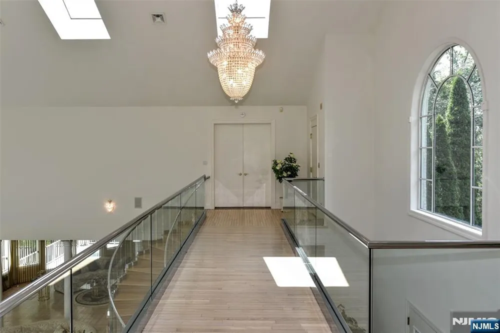 20 Burning Hollow Road Saddle River, NJ 07458