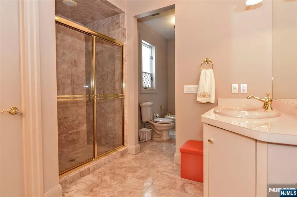 20 Burning Hollow Road Saddle River, NJ 07458