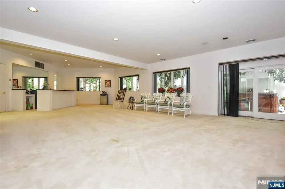 20 Burning Hollow Road Saddle River, NJ 07458