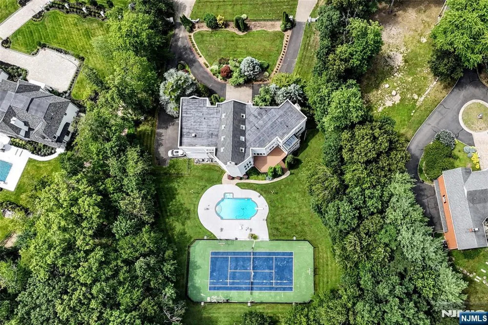 20 Burning Hollow Road Saddle River, NJ 07458