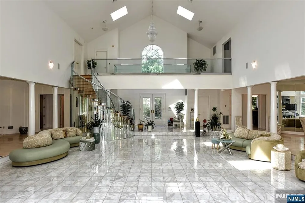 20 Burning Hollow Road Saddle River, NJ 07458