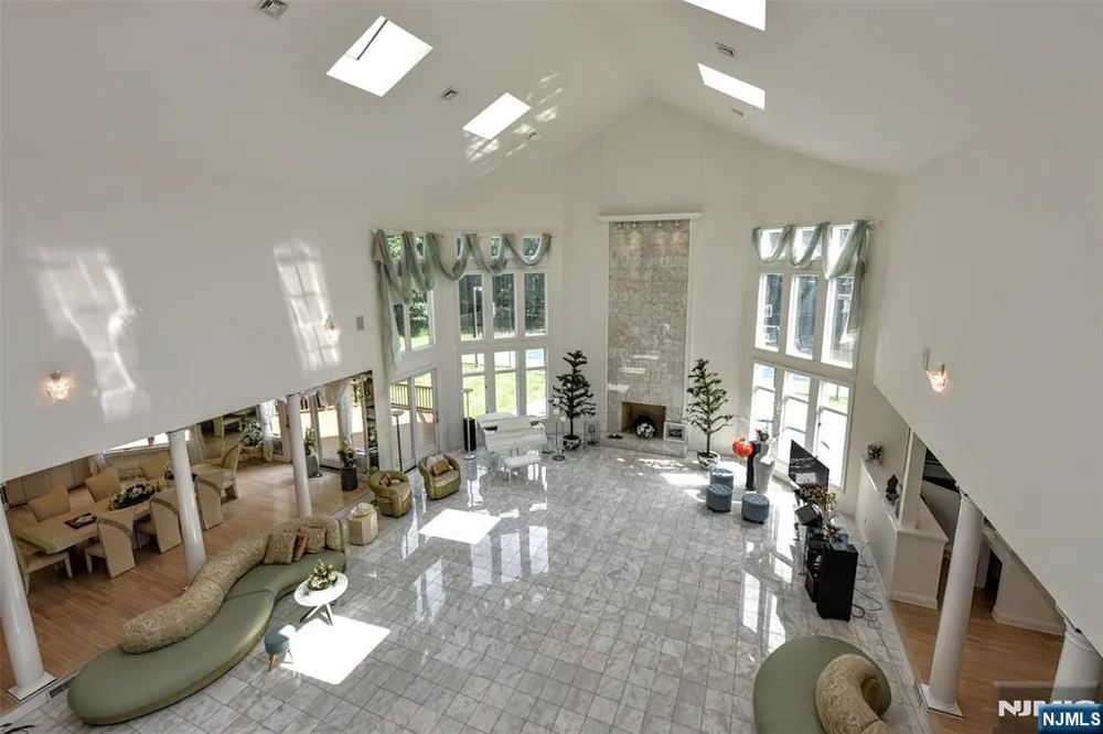 20 Burning Hollow Road Saddle River, NJ 07458