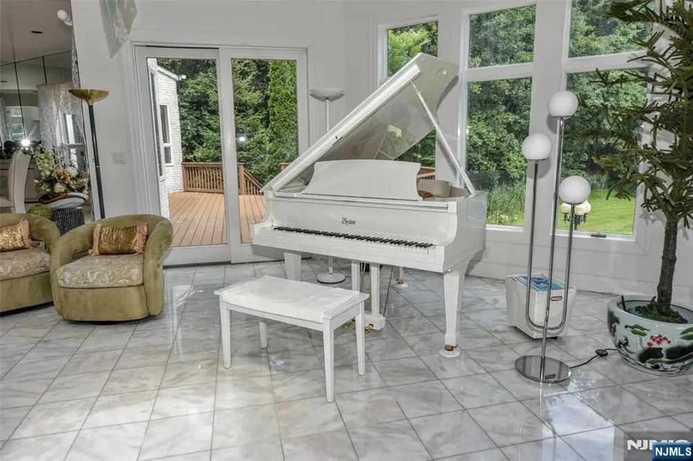 20 Burning Hollow Road Saddle River, NJ 07458