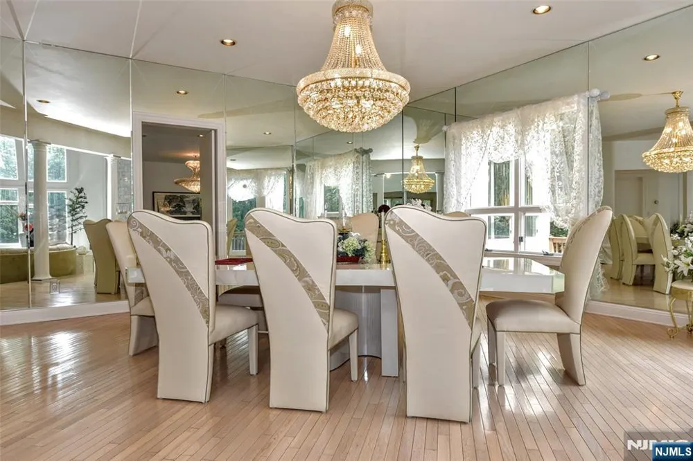 20 Burning Hollow Road Saddle River, NJ 07458