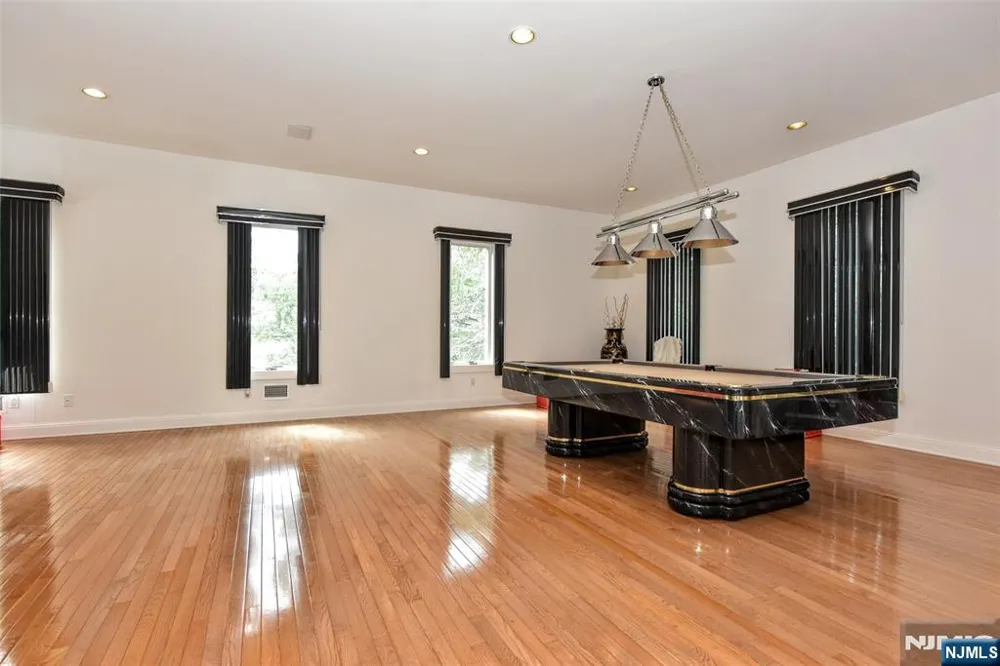20 Burning Hollow Road Saddle River, NJ 07458