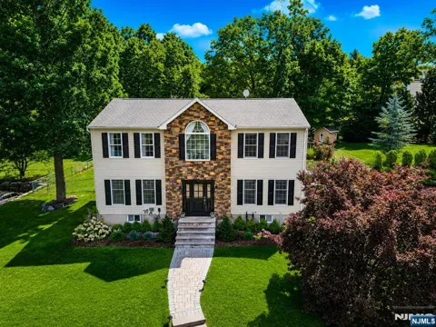 8 Cross Oak Lane