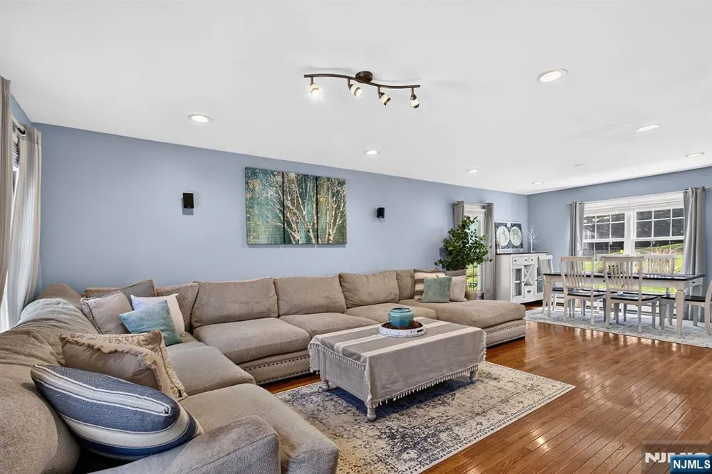 8 Cross Oak Lane West Milford, NJ 07480