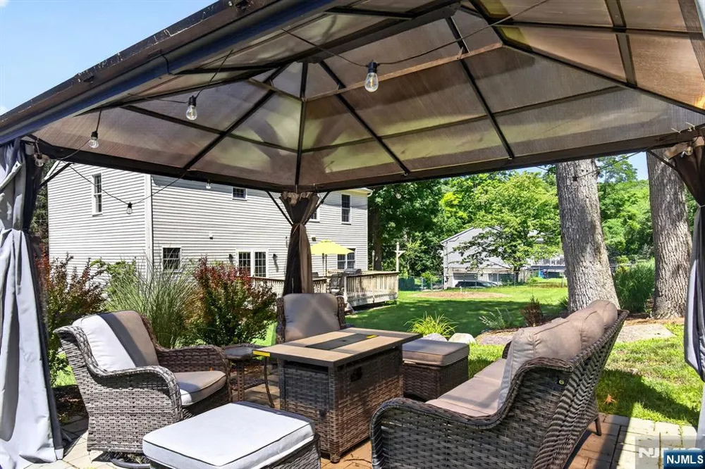 8 Cross Oak Lane West Milford, NJ 07480