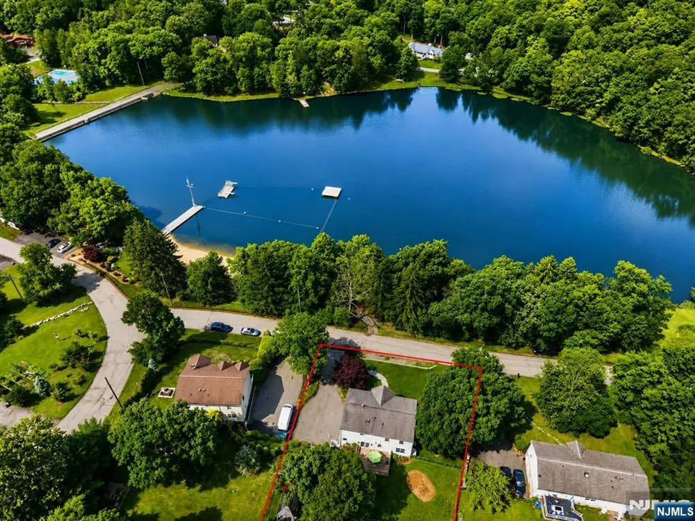 8 Cross Oak Lane West Milford, NJ 07480