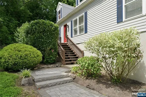 64 Valley Road