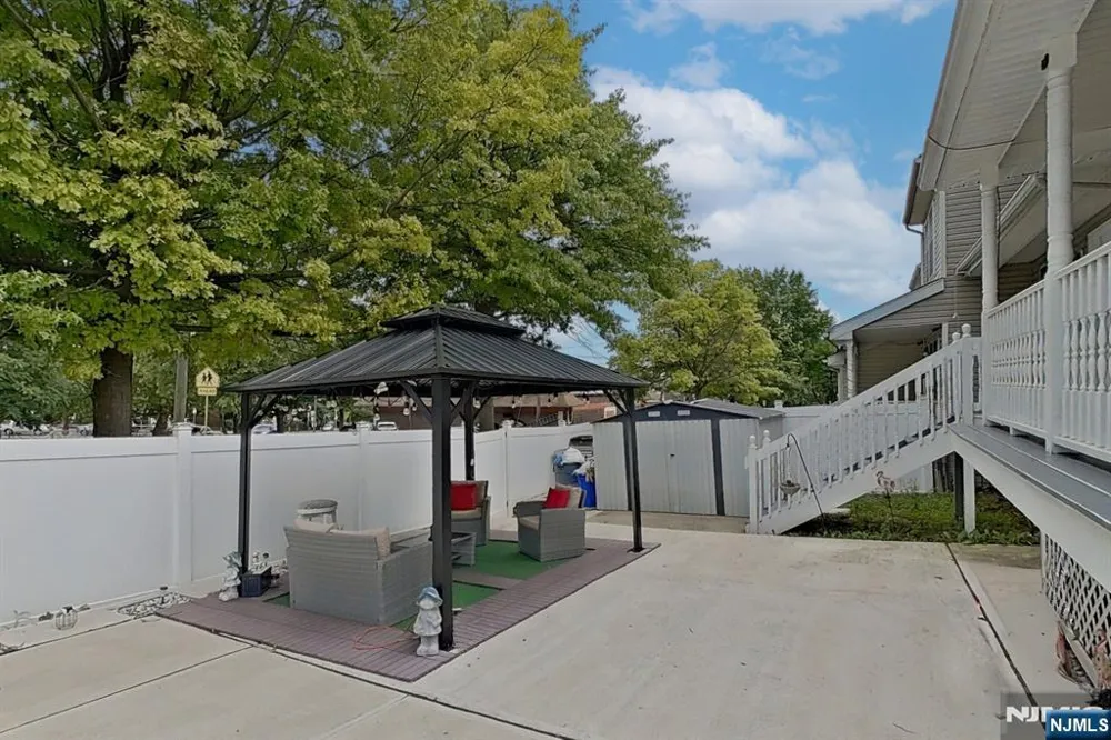 337-341 18th Avenue Newark, NJ 07108