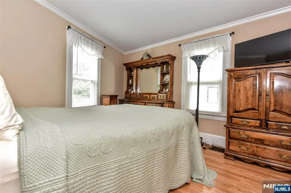 7 Lafayette Place Waldwick, NJ 07463