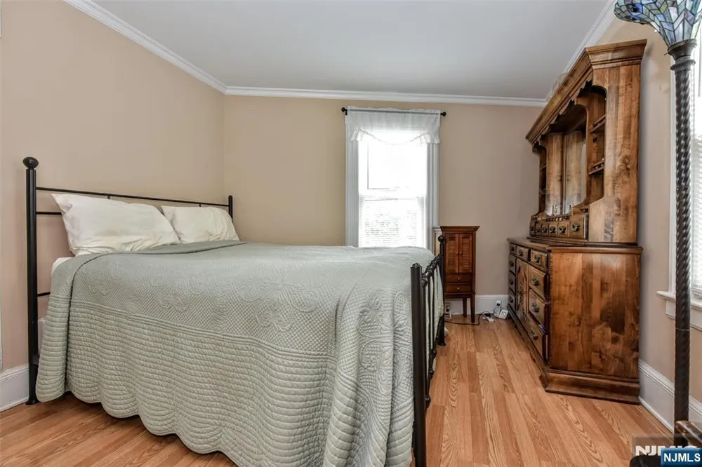 7 Lafayette Place Waldwick, NJ 07463