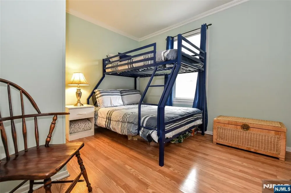 7 Lafayette Place Waldwick, NJ 07463