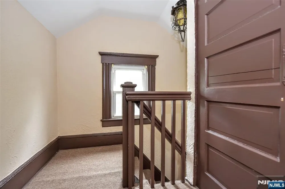 7 Lafayette Place Waldwick, NJ 07463