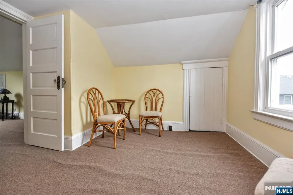 7 Lafayette Place Waldwick, NJ 07463