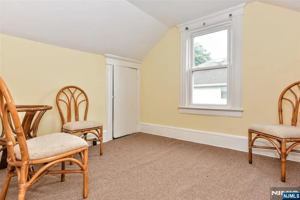 7 Lafayette Place Waldwick, NJ 07463