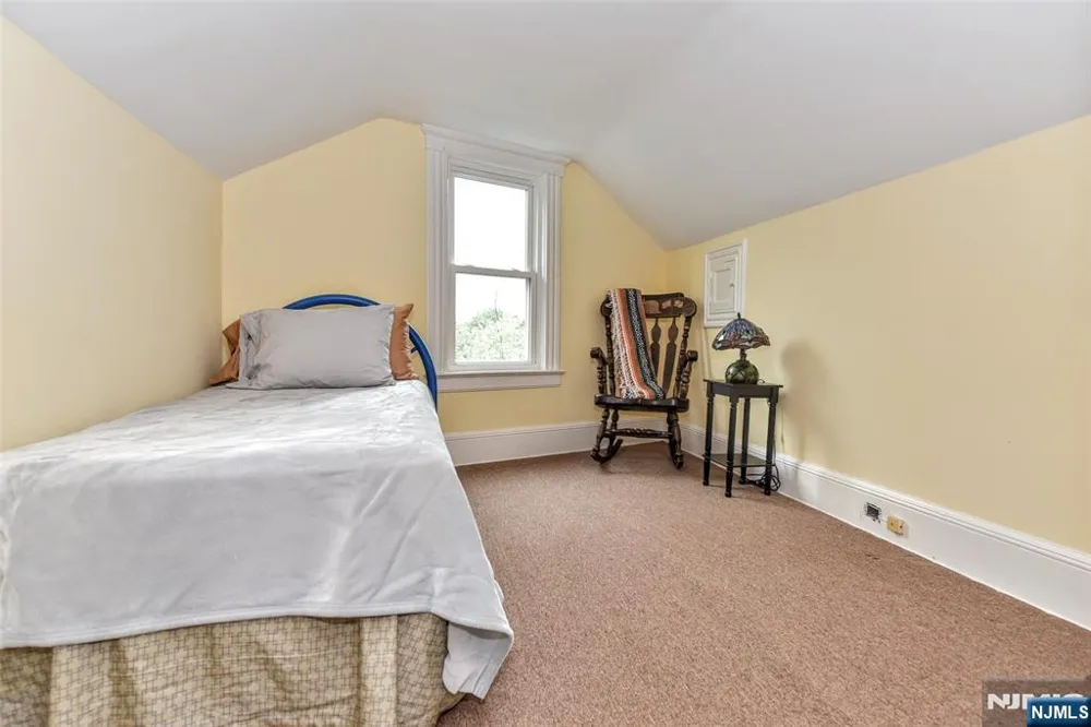 7 Lafayette Place Waldwick, NJ 07463
