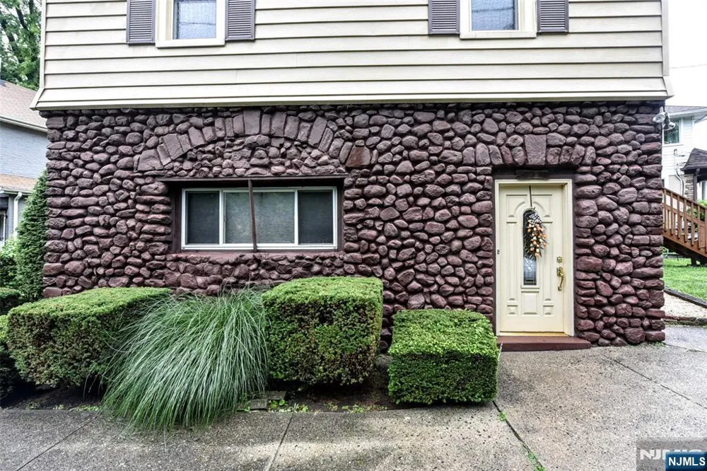 7 Lafayette Place Waldwick, NJ 07463