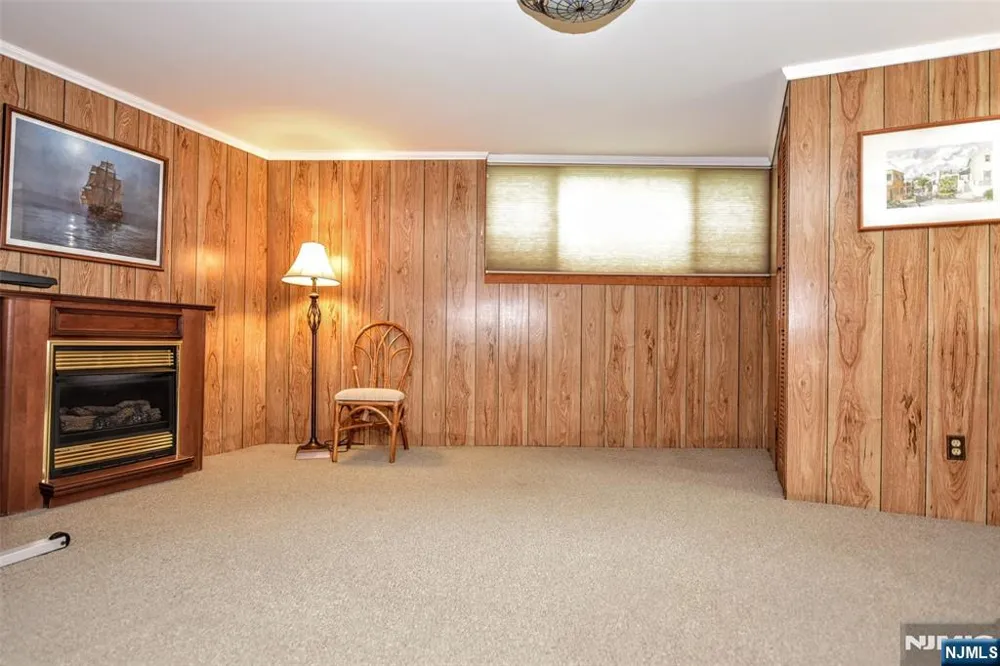 7 Lafayette Place Waldwick, NJ 07463
