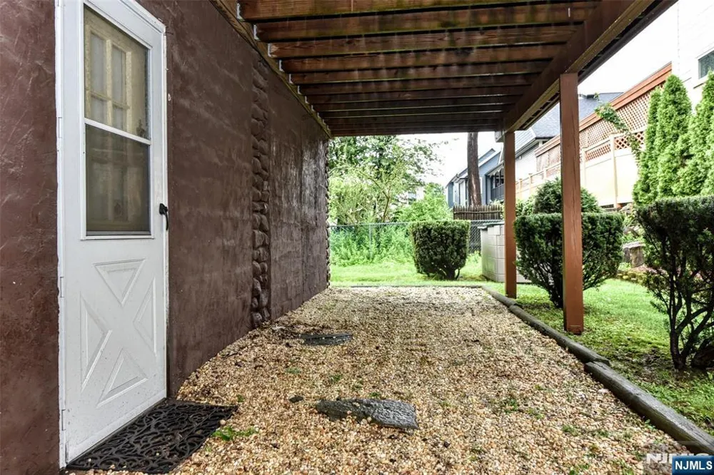 7 Lafayette Place Waldwick, NJ 07463