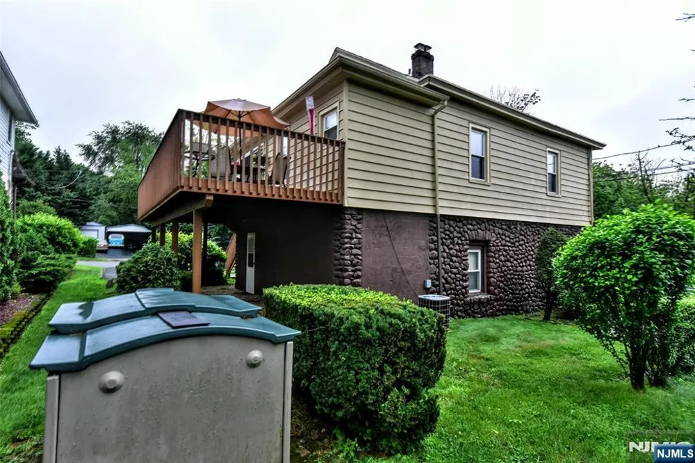 7 Lafayette Place Waldwick, NJ 07463